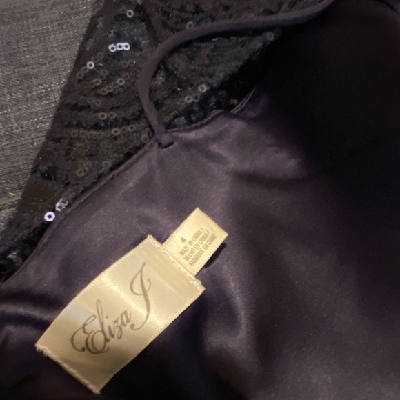 Eliza J Elegant Midnight Blue Gown with pockets! - Picture 5 of 5